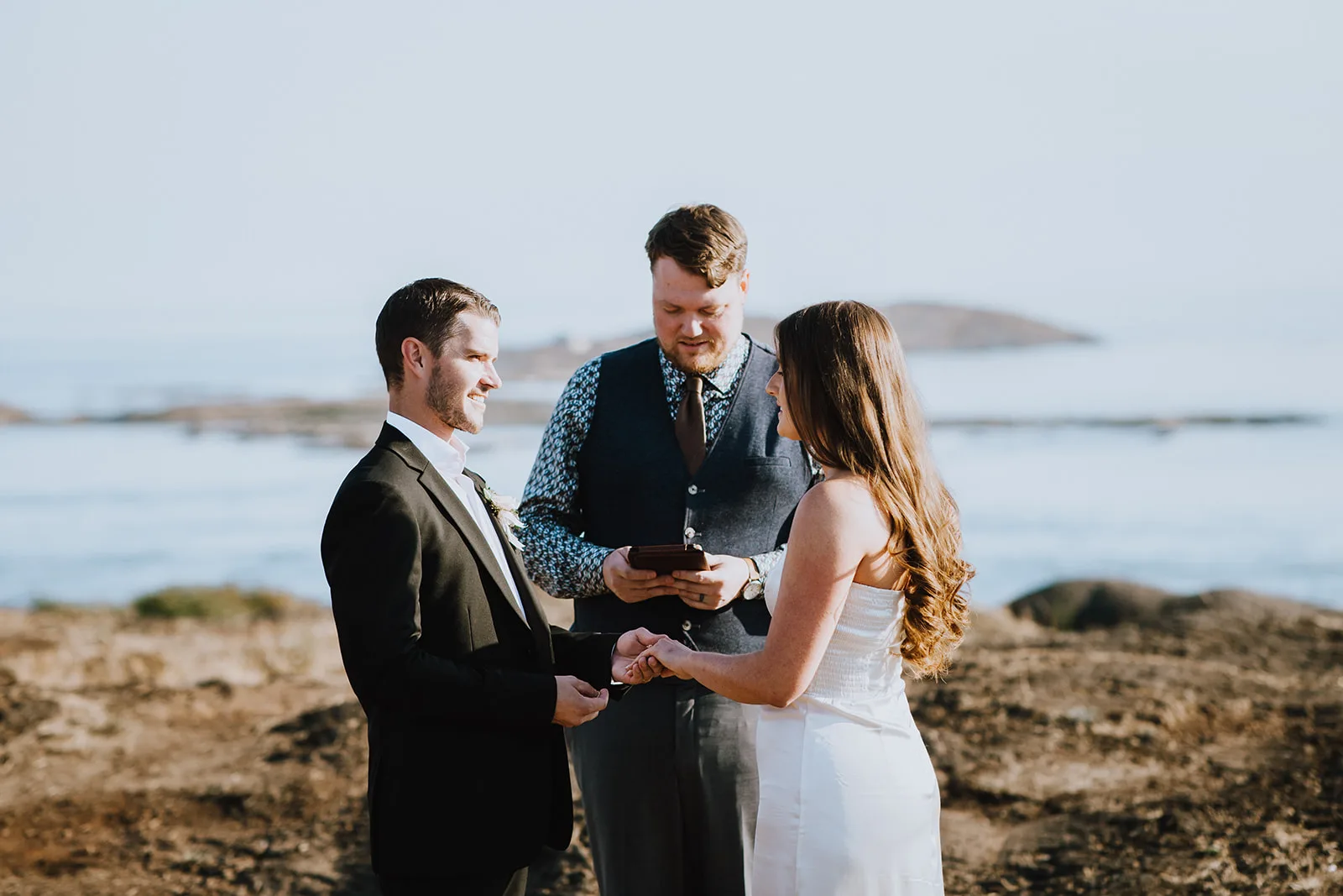 Officiant Jordan leading an elopement ceremony on Vancouver Island