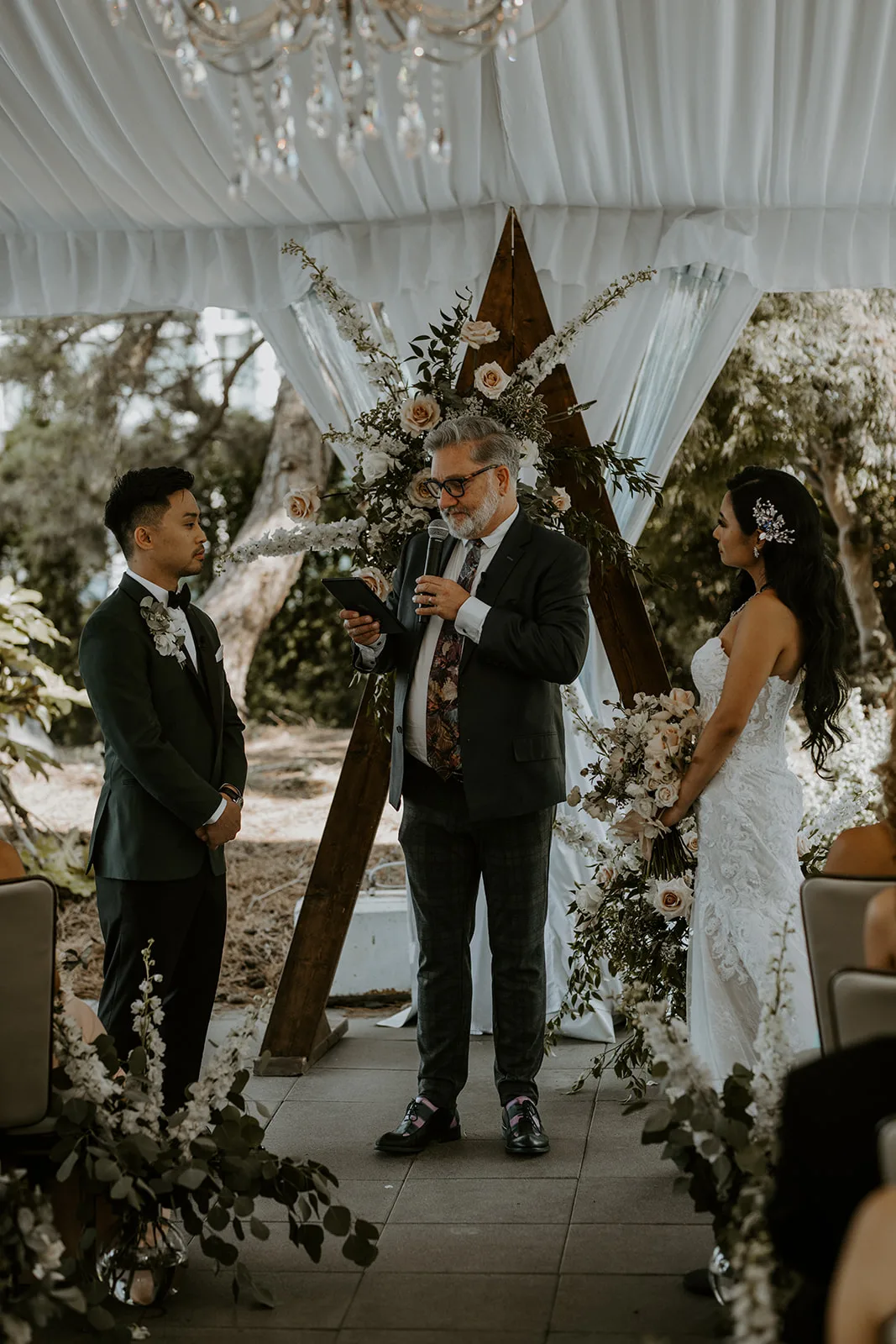 Meg and Andy during their wedding ceremony with Officiant Daniel, Young Hip & Married, Isle and Oak Photography